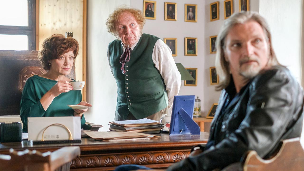 "Soko Donau - Bis aufs Blut": Marion Mitterhammer (Marianne Degen), Haymon Maria Buttinger (Hausmeister Ferdl), Stefan Jürgens (Carl Ribarski)