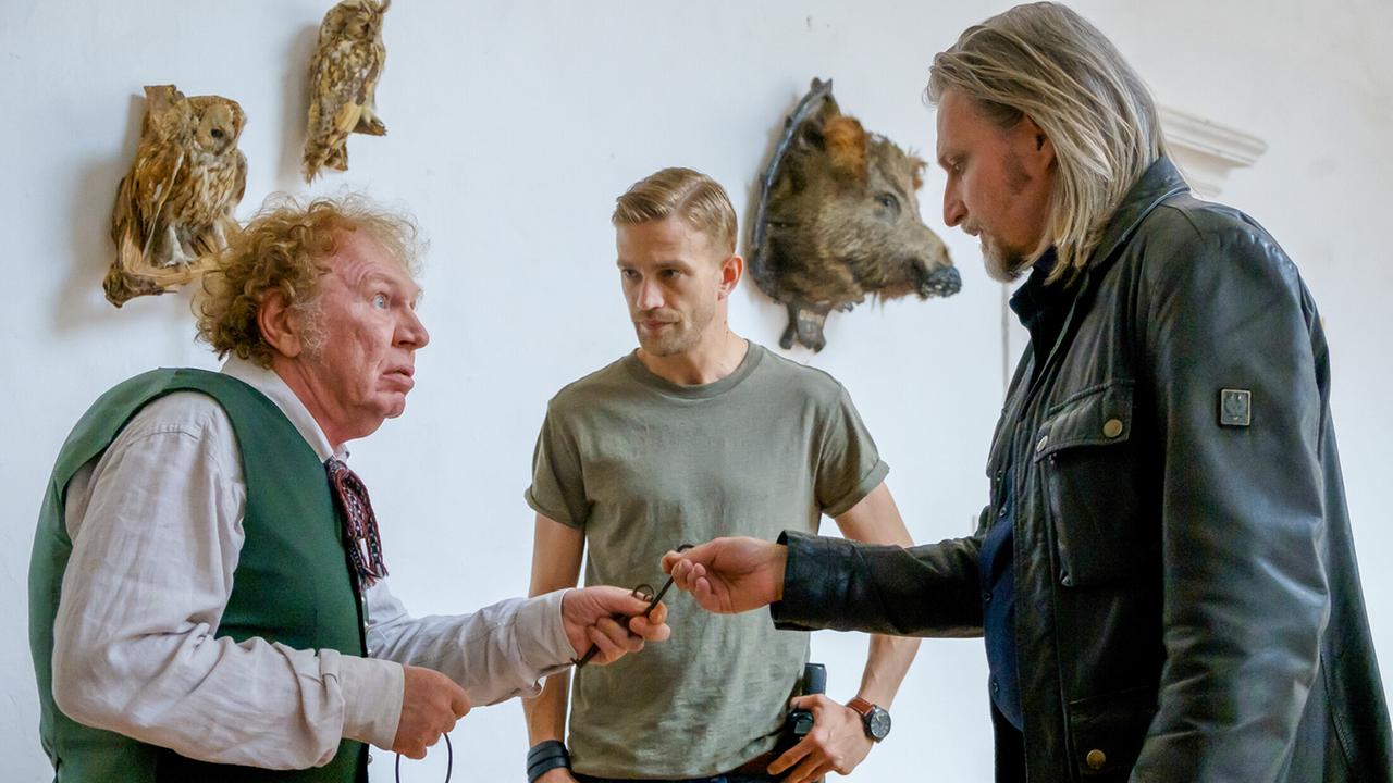 "Soko Donau - Bis aufs Blut": Haymon Maria Buttinger (Hausmeister Ferdl), Michael Steinocher (Simon Steininger), Stefan Jürgens (Carl Ribarski)