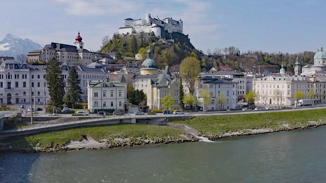 "Unser Österreich: Salzburg": Stadt Salzburg mit Blick auf die Festung Hohensalzburg, dem Wahrzeichen der Stadt